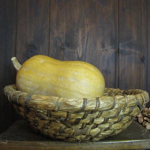 Antique Hand Woven Wicker Straw  Large Basket, Rustic Bread Basket, Coiled Rye Serving Bowl, Farmhouse Primitive Decoration