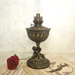 Large Antique Victorian Bronze Oil Lamp with Cherub
