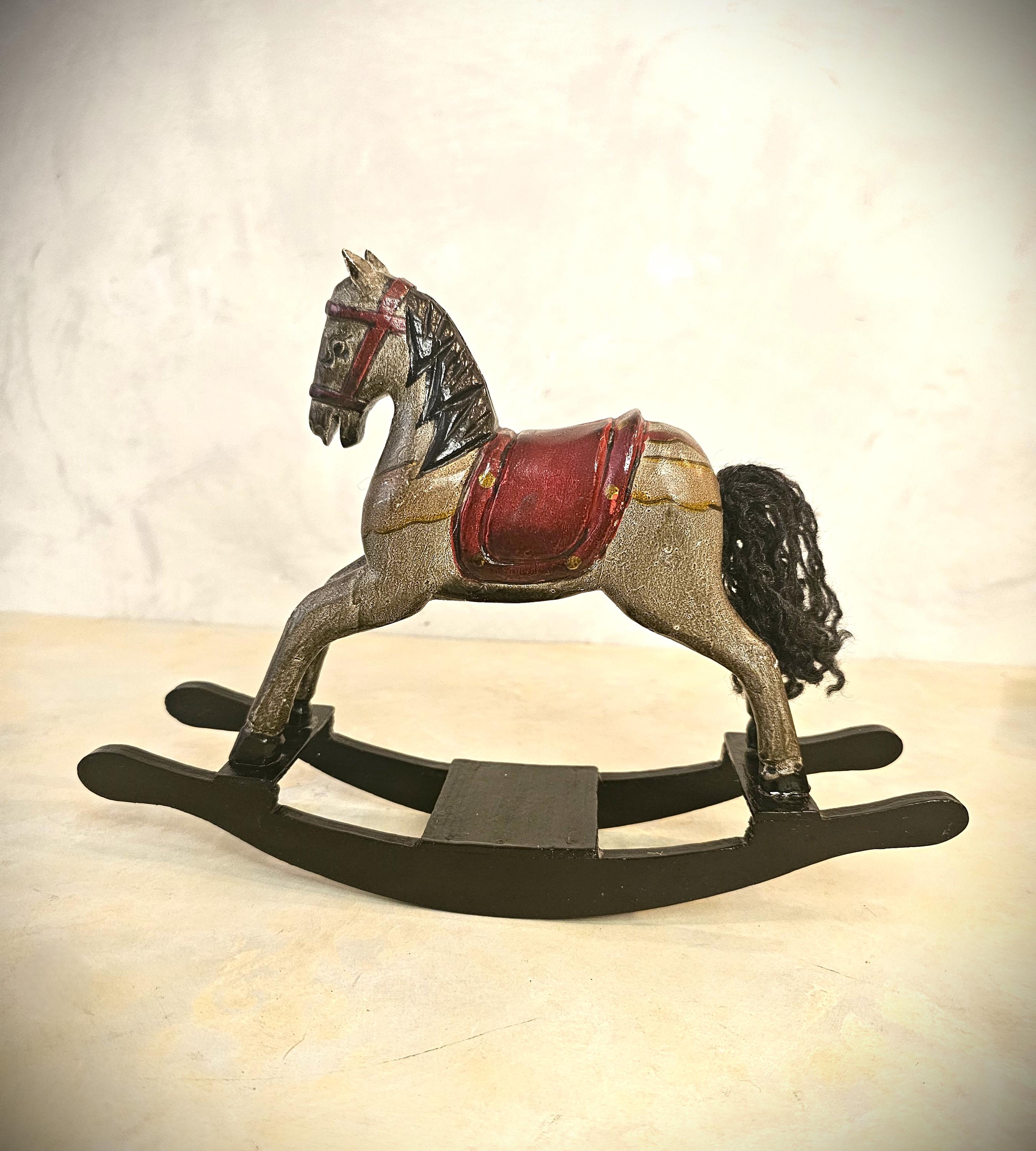 ヴィンテージ樹脂ロッキングホース：ヴィンテージフォークアート