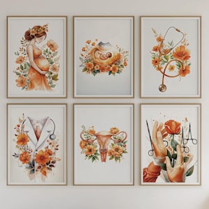 Könnte beinhalten: Sechs gerahmte Aquarelldrucke mit medizinischen Themen, darunter eine schwangere Person, ein Stethoskop und ein Arztkittel, alle mit orangefarbenen Blumenarrangements verziert. Die Drucke werden über einem beigefarbenen Ecksofa mit orangefarbenen und beigefarbenen Wurfkissen ausgestellt.