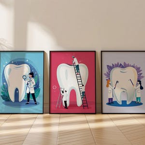 Puede incluir: Tres ilustraciones enmarcadas de dientes con profesionales dentales trabajando en ellos. La primera ilustración tiene un fondo azul con un dentista examinando un diente con una lupa. La segunda ilustración tiene un fondo rosa con un dentista limpiando un diente con una herramienta. La tercera ilustración tiene un fondo morado con un dentista limpiando un diente con un cepillo.