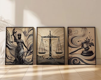 Puede incluir: Tres ilustraciones en blanco y negro de símbolos legales sobre un fondo de veta de madera. La primera ilustración es de una mujer sosteniendo una balanza de la justicia. La segunda ilustración es de una balanza de la justicia. La tercera ilustración es de un mazo.