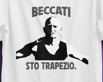 beccati sto trapezio mac64 meme tshirt, mac64 tshirt, trapezio meme tshirt, entra non penso proprio, arnold schwarzenegger, cigno, meme