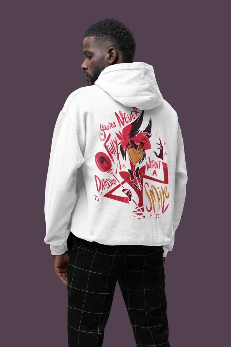 sweat à capuche alastor, vous n'êtes jamais complètement habillé sans un sweat à capuche souriant, alastor merch, alastor, sourire alastor, t-shirt alastor, sweat à capuche, anime image 1