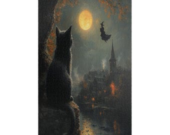 Pode incluir: Um gato preto está sentado em uma saliência, olhando para cima para uma bruxa voando no ar. A bruxa está usando um chapéu pontudo e um vestido longo. A cena se passa contra o pano de fundo de uma cidade iluminada pela lua com um campanário de igreja.