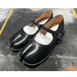 Shoes with big toe separated new arrivals