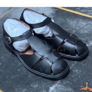 Closed store toe slides