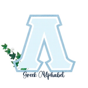 Könnte beinhalten: Ein hellblauer Buchstabe A mit einem weißen Gingham-Muster. Der Buchstabe ist in einem dunkleren Blau umrandet und hat links einen grünen Blatt-Ranken. Der Text "Greek Alphabet" steht unter dem Buchstaben.