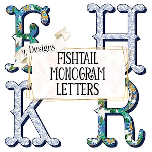 Puede incluir: Dos diseños de letras de monograma de cola de pez con estampado azul y blanco. Las letras son "F", "H", "K" y "R". El texto "2 Designs Fishtail Monogram Letters" está en un rectángulo blanco con borde dorado.