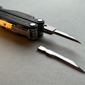 Punteruolo Leatherman / anello per filo