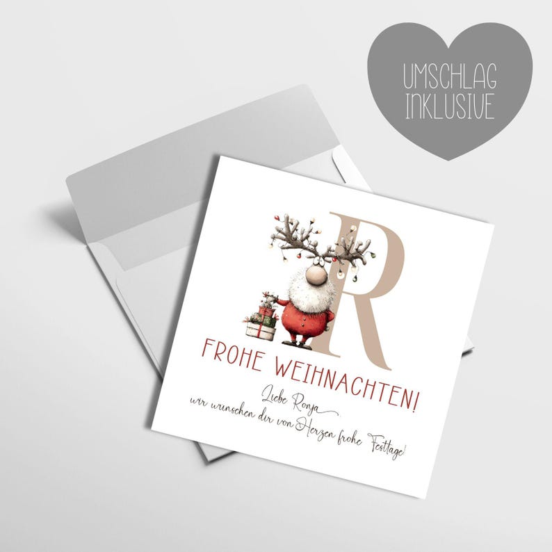 Pu&ograve; includere: Biglietto di Natale quadrato con un'illustrazione festosa di un personaggio simile a Babbo Natale con corna di renna, che tiene dei regali. Il biglietto presenta il testo "Frohe Weihnachten!" ed &egrave; accompagnato da una busta bianca.