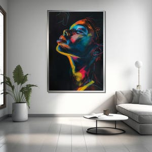 Puede incluir: Un retrato abstracto colorido de una persona con la cabeza echada hacia atr&aacute;s, pintado en colores brillantes como azul, amarillo, rosa y naranja sobre un fondo negro.