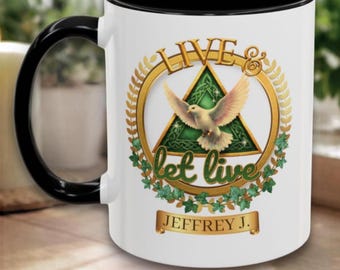 Taza personalizada "Vive y deja vivir" con nombre / Taza de café personalizada para recuperación de 12 pasos / Regalo de cumpleaños para recién llegados a AA, padrinos, ahijados y personas en recuperación de la sobriedad