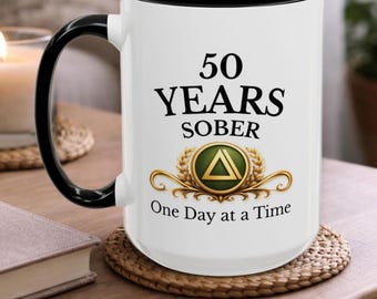 Taza personalizada de cumpleaños para celebrar los 50 años de sobriedad / Taza conmemorativa de los 12 pasos con nombre y fecha de sobriedad / Aniversario de AA