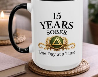 Taza personalizada de cumpleaños por "15 años de sobriedad" / Taza conmemorativa de los 12 pasos con nombre y fecha de sobriedad / Aniversario de AA