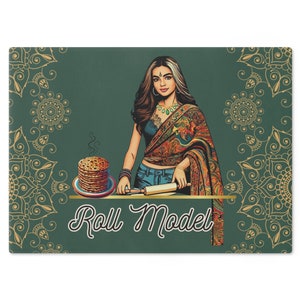 Könnte beinhalten: Eine Frau in einem farbenfrohen Sari und Schmuck rollt mit einem Nudelholz Teig aus. Der Text "Roll Model" steht unter ihr. Der Hintergrund ist grün mit goldenen Mandala-Mustern.