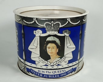 Queen Elizabeth II Silver Jubilee Celebration Commemorative Metal Canister Biscuit Tin | 1977