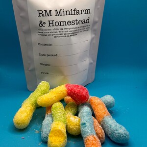 Gefriergetrocknete saure Gummiwürmer Leckerei Snack Blätterteig