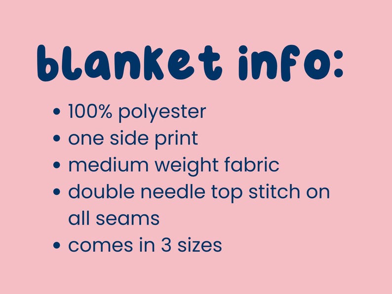 K&ouml;nnte beinhalten: Text auf rosa Hintergrund mit der Aufschrift "blanket info:" gefolgt von Aufz&auml;hlungspunkten. Die Aufz&auml;hlungspunkte besagen, dass die Decke aus 100 % Polyester besteht, einseitig bedruckt ist, mittelschweren Stoff hat, eine doppelte Nadel-Top-Naht an allen N&auml;hten hat und in 3 Gr&ouml;&szlig;en erh&auml;ltlich ist.