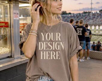 Comfort Color Espresso Mockup CC 1717 Mockup Kleidung Mockups Herbsthemd Mockup Blanko T-Shirt Editorial Branding Fußballfeld Mockups