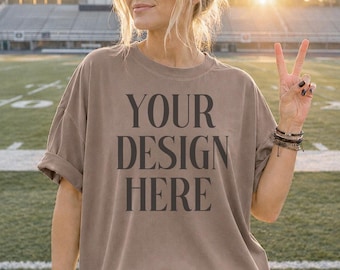 Comfort Color Espresso Mockup CC 1717 Mockup Kleidung Mockups Herbsthemd Mockup Blanko T-Shirt Editorial Branding Fußballfeld Mockups