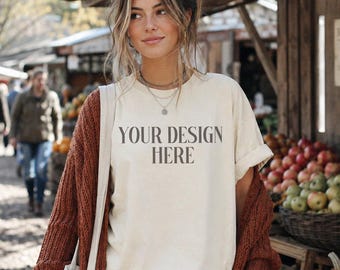 CC 1717 Mockup Elfenbein 1717 Mockup Blanko T-Shirt Herbsthemd Mockup Bekleidungs-Mockups Bauernmarkt Mockup 1717 Elfenbein Mockups Thanksgiving Mockups