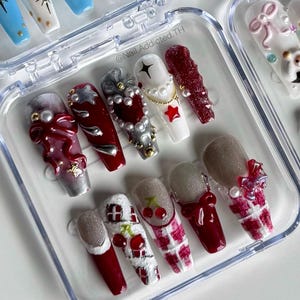Christmas Press On Nails: Red, White, Bow & Glitter - 3D Festive Design