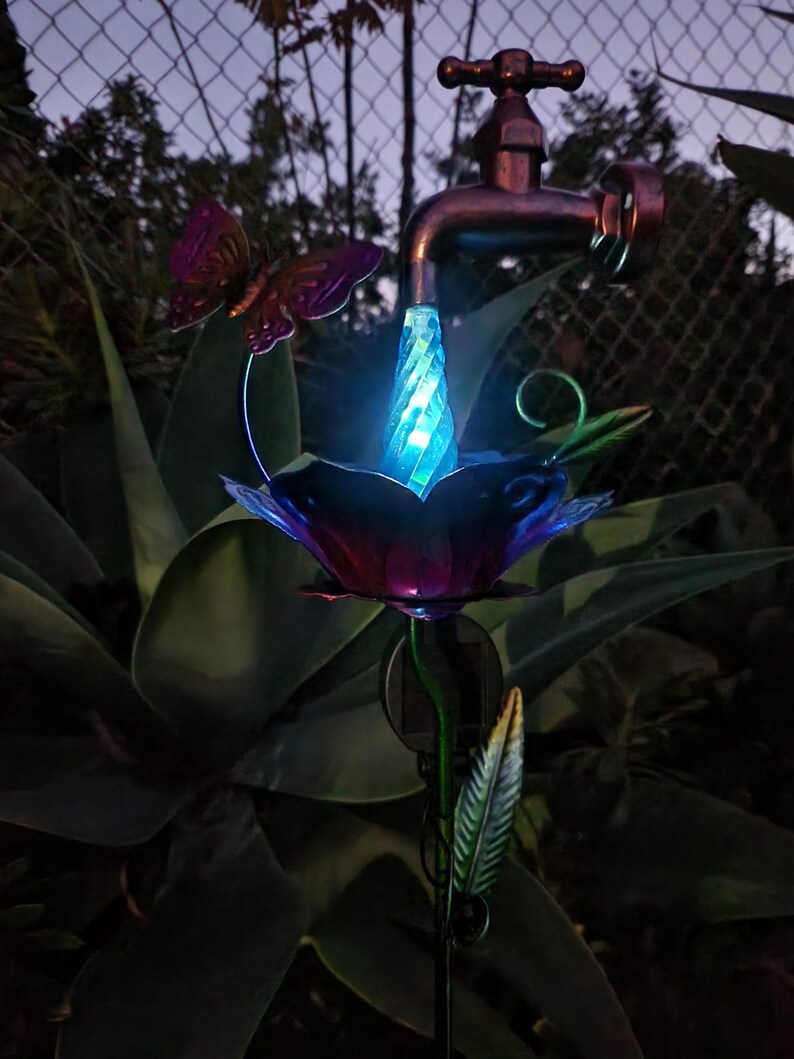 Metall Gartenstecker Spigot Wassertropfen Hinterhofdekor mit Solar-LED-Leuchten, WÄHLEN Stil Bild 3