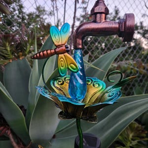 Metall Gartenstecker Spigot Wassertropfen Hinterhofdekor mit Solar-LED-Leuchten, WÄHLEN Stil Bild 5