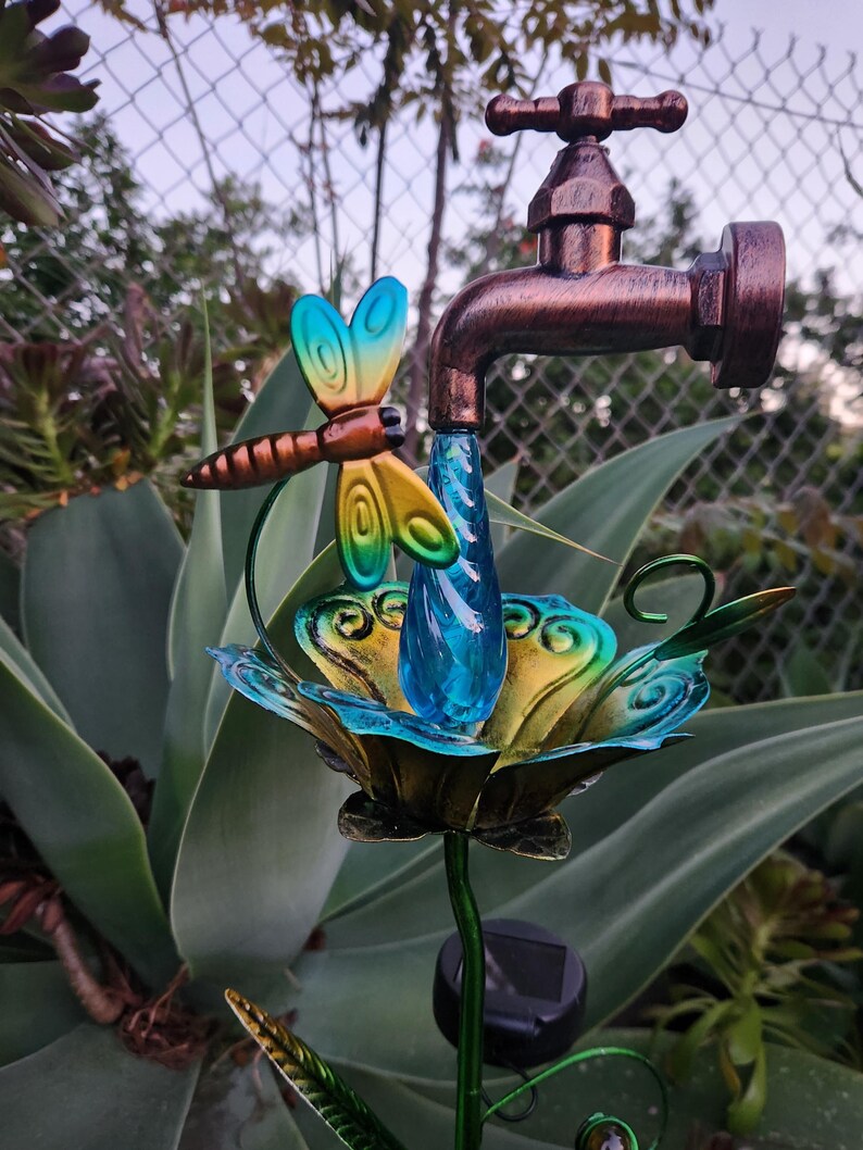 Metall Gartenstecker Spigot Wassertropfen Hinterhofdekor mit Solar-LED-Leuchten, WÄHLEN Stil Bild 5