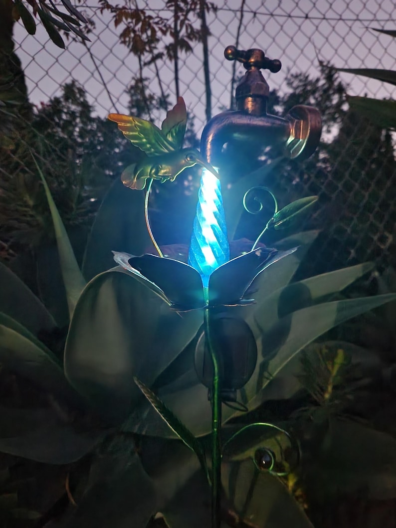 Metall Gartenstecker Spigot Wassertropfen Hinterhofdekor mit Solar-LED-Leuchten, WÄHLEN Stil Bild 7