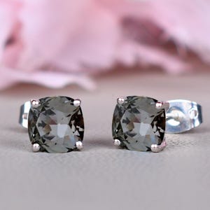 Grijze moissanietoorbel, oorknopjes, kussenvormige diamantoorbel, verlovingscadeaus bruiloft, grijze diamanten studs, damessieraden, geschenken