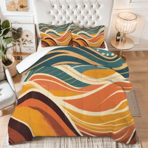 Könnte beinhalten: Bettwäsche-Set mit Retro-Wellenmuster in Orange, Gelb, Braun und Türkis. Das Set beinhaltet eine Bettdecke und zwei Kissenbezüge. Die Bettwäsche liegt auf einem weißen Bett mit getuftetem Kopfteil.