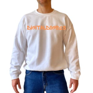 Felpa girocollo Gildan 18000 modello bianco, modello maglione G180 maschile, modello bianco modello reale, modello semplice di base maschile Gildan 18000 bianco