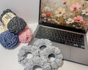 Fuzzy scrunchies [handgemaakt/gehaakt]