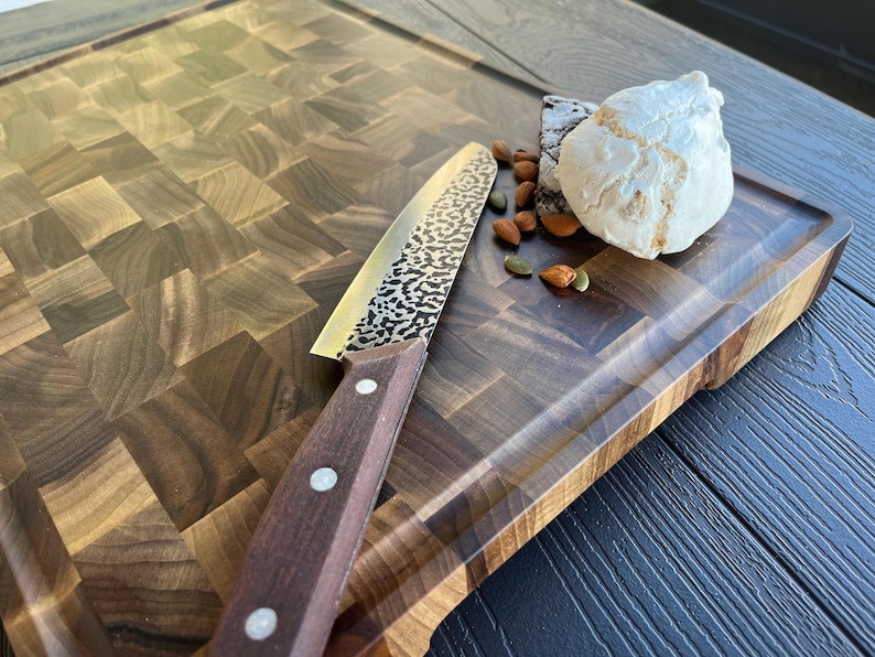 Großes Schneidebrett aus Walnussholz: Butcher Block mit Saftrille, Schneidebrett Bild 13