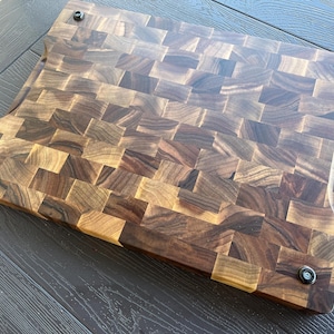 Großes Schneidebrett aus Walnussholz: Butcher Block mit Saftrille, Schneidebrett Bild 16