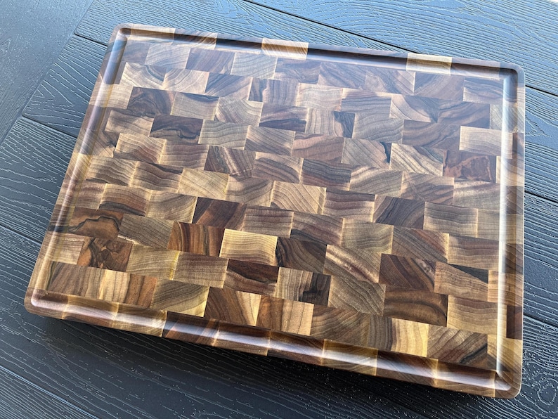 Großes Schneidebrett aus Walnussholz: Butcher Block mit Saftrille, Schneidebrett Bild 6