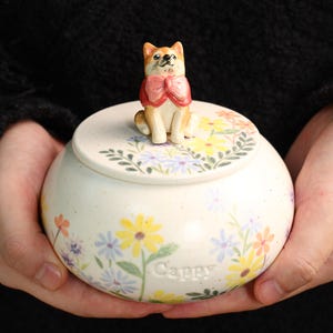 Custom Wildflower Dog Urn Ceramic Pet Ashes Jar Handpainted Figurine Lid Pastel Floral Memorial Keepsake Pet Loss Gift Home Decor Display