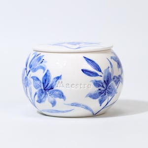 Custom Blue&White Lily Flower Ceramic Pet Urn Personalzied Dog Memorial Pottery Jar Handmade Cat urn for Ashes Floral Keepsake for Lovers