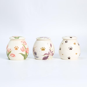 Custom Ceramic Pet Urn Personalized Handmade Foget me not cat urn Red Heart Dog Urn Paw Floral Memorial Pottery Urn for Ashes Unique Pet Urn