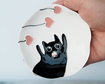 Czarny kot, biały talerzyk na pierścionek | Ręcznie robione ceramiczne naczynie | Miska na karmę dla kota | Wzór z kotkiem Kawaii | Tacka na drobiazgi lub klucze | Tacka na biżuterię