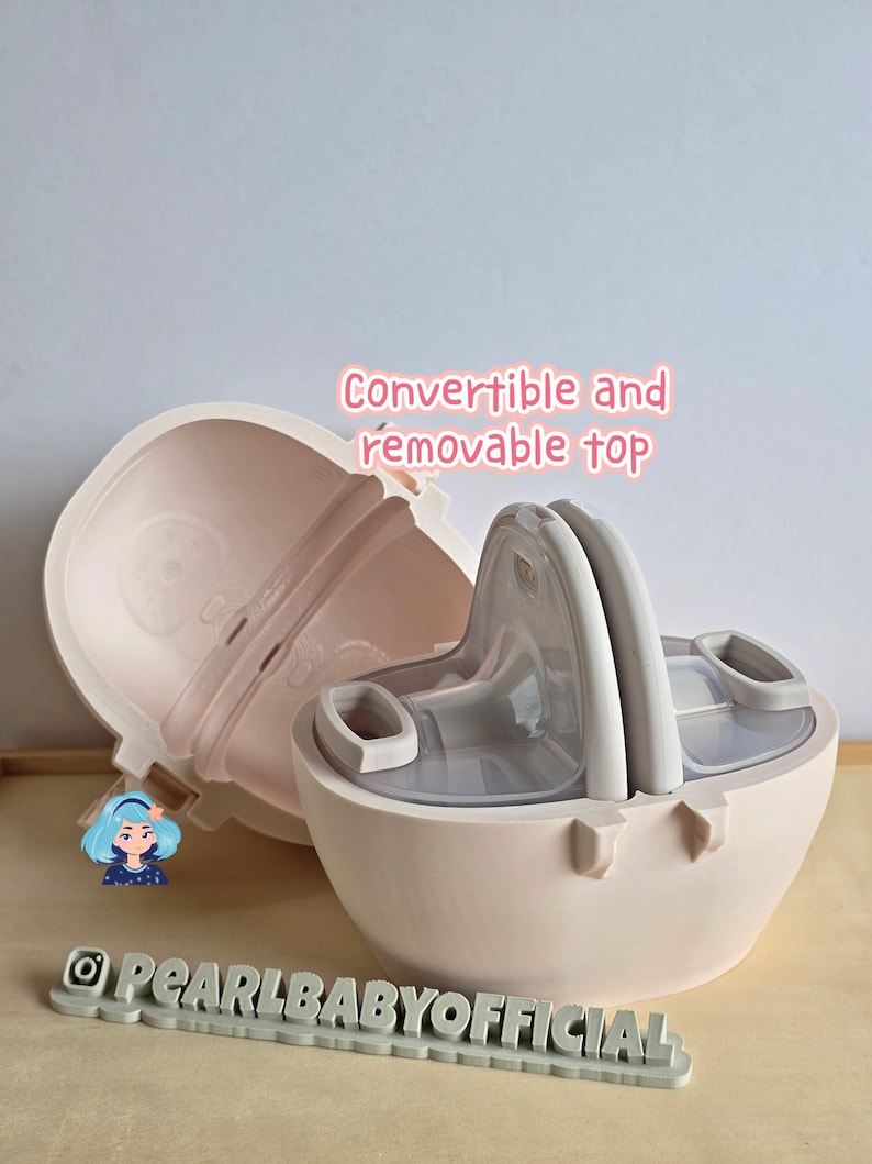 K&ouml;nnte beinhalten: Ein hellrosa Babyflaschenbeh&auml;lter mit einem umwandelbaren und abnehmbaren Deckel. Der Beh&auml;lter ist ge&ouml;ffnet und zeigt das Innere und eine graue Flasche. Der Text "Convertible and removable top" ist sichtbar.