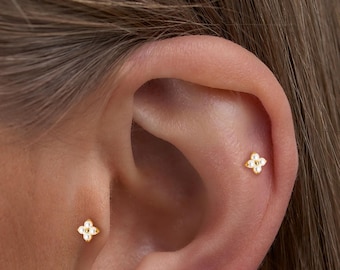 Titanium Pearl Labret Stud Earring • Flat Back Earring • Helix Earring • Tragu • Cartilage Earring • Nose Ring • Gift for Her