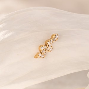 Titanium Labret Stud Earrings • Flower Flat Back Earrings • Helix Earring • Tragus Earring • Cartilage Earring • Nose Ring • Gift for Her