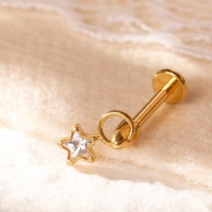 Piercing hélix vertical avec étoile en titane, Puces d'oreilles filetées à l'arrière plat, pendants d'oreilles tour/cartilage/conque/tragus/hélice