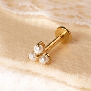 Puces d'oreilles en titane labret • Boucle d'oreille hélicoïdale à dos plat • Boucle d'oreille tragus • Boucle d'oreille cartilage • Cadeau pour elle • Cadeau de demoiselle d'honneur