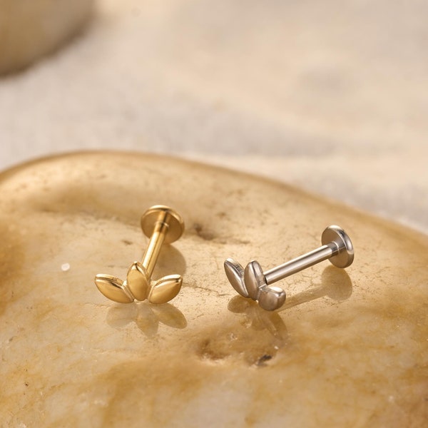 Puces d'oreilles labret en titane • Boucles d'oreilles fleurs à dos plat • Boucle d'oreille hélice • Boucle d'oreille tragus • Boucle d'oreille cartilage • Anneau de nez • Cadeau pour elle