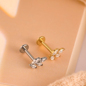 Titanium Labret Stud Earrings • Leaf Flat Back Earrings • Helix Earring • Tragus Earring • Cartilage Earring • Nose Ring • Gift for Her