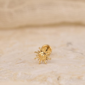 Titanium Labret Stud Earrings • Flower Flat Back Earrings • Helix Earring • Tragus Earring • Cartilage Earring • Nose Ring • Gift for Her